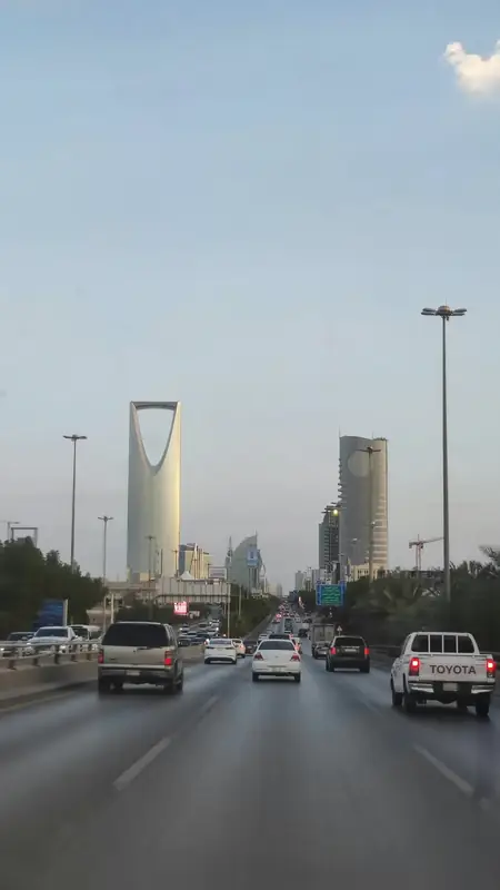 Riyadh road with Kingdom Centre and Al Faisaliah ahead